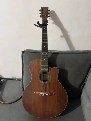 Violão elétrico Rozini com capa