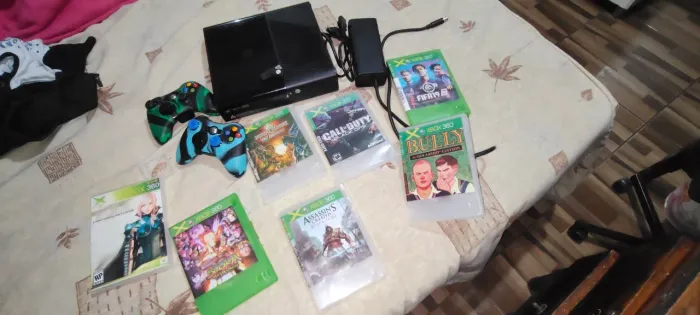 ? Xbox 360 Super Slim - Perfeito Estado + 2 Controles e 7 Jogos! ?