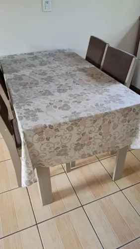 Vendo mesa de 4 lugares 