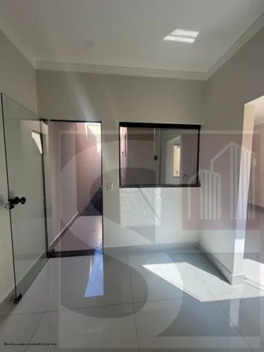 Casa para Venda em Uberlândia, Jardim Ipanema, 2 dormitórios, 1 suíte, 2 banheiros, 3 vaga