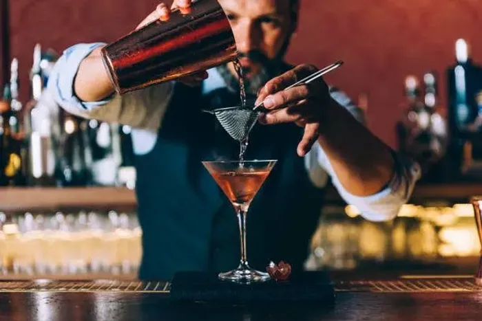 Vaga para Copeiro e para Barman. Restaurante no Recreio. Horário noturno. Início imediato.