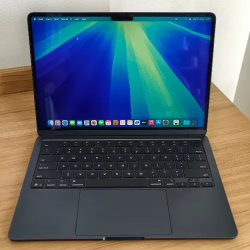 MACBOOK AIR M4 - 16GB/256GB - MIDNIGHT COM APPLE CARE - 23 CICLOS