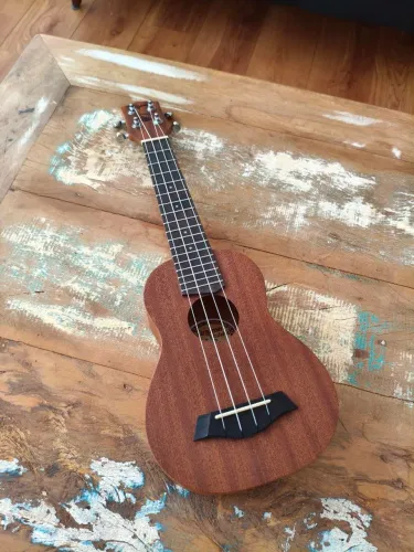 Ukulele Tagima Mahogany 21k