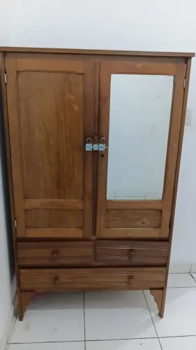 VENDO UM PEQUENO GUARDA ROUPAS