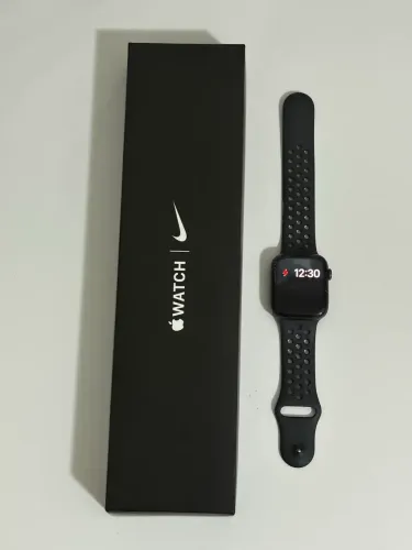 Apple Watch Nike SE 44mm Space Gray + caixa original - tela quebrada