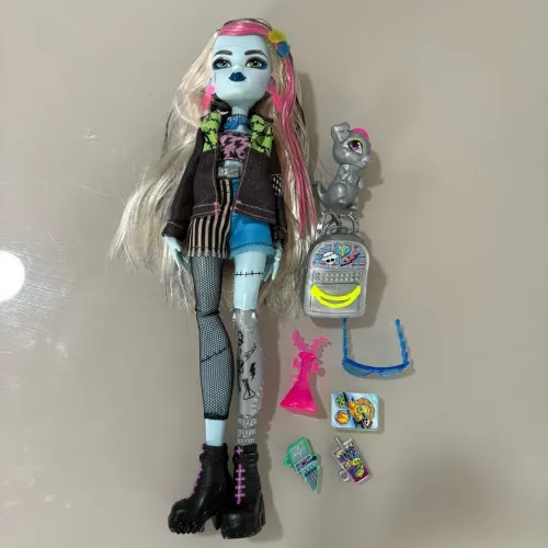Boneca Frankie Stein Core Refresh G3 Monster High