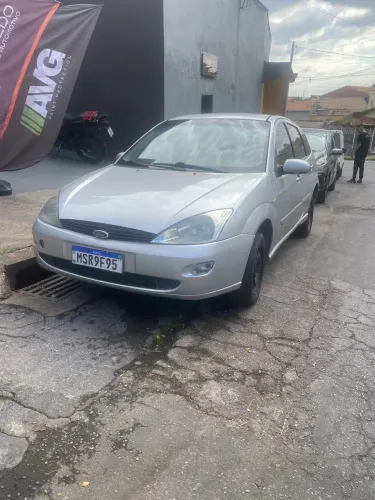 Ford Focus 1.8 16V 5P 2003