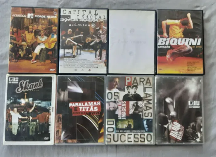 Lote com 8 DVDs de bandas/artistas nacionais.