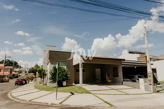 CASA A VENDA NO CONDOMÍNIO ILHA DAS AGUAS NA CIDADE DE SALTO SP
