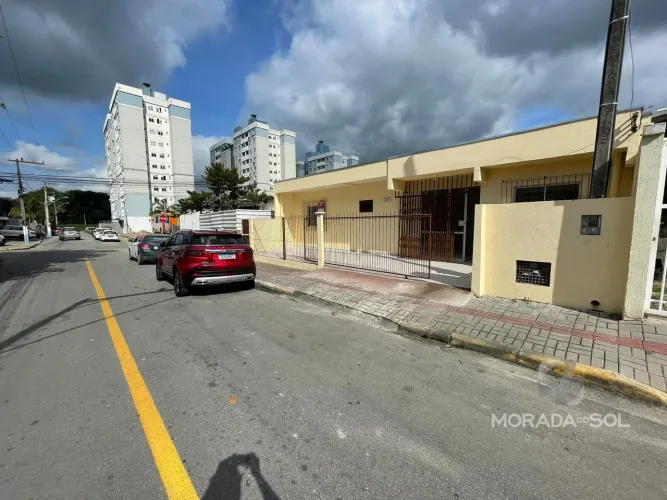 Casa com 3 dormitórios no bairro Casa Branca - Itapema
