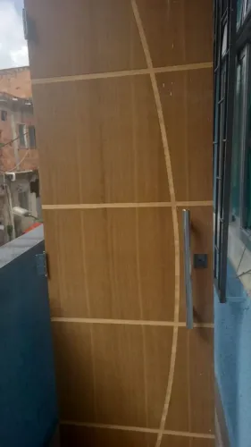 Vende se 1 porta