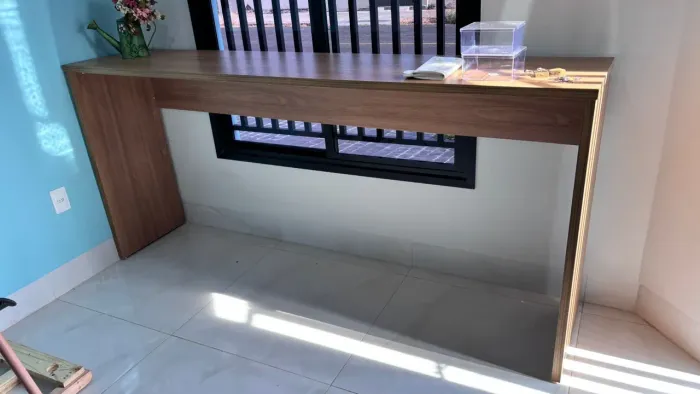 Mesa / balcão para comércio com dois meses de uso