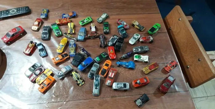 vendo carrinhos Hotwheels , 10 cada um