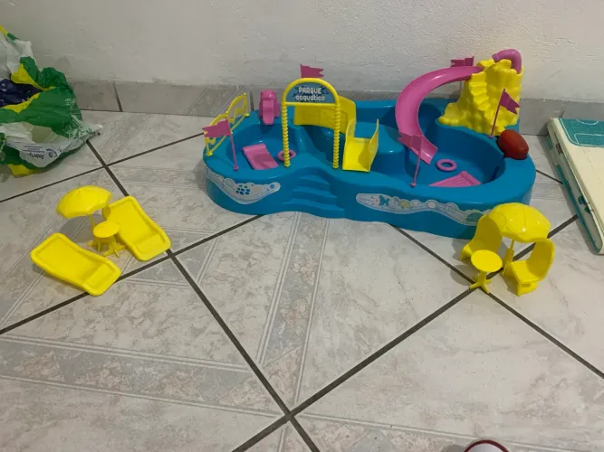 Brinquedo Parque Aquático para Bonecas - Funciona com Água de Verdade!