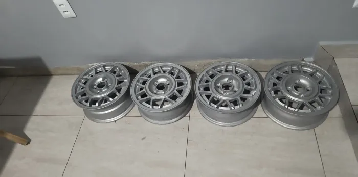 vendo jogo de aro 13 original gol GT quadrado