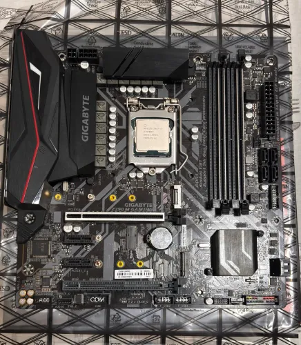 Kit i7 9700Kf + Z390m Gaming gigabyte