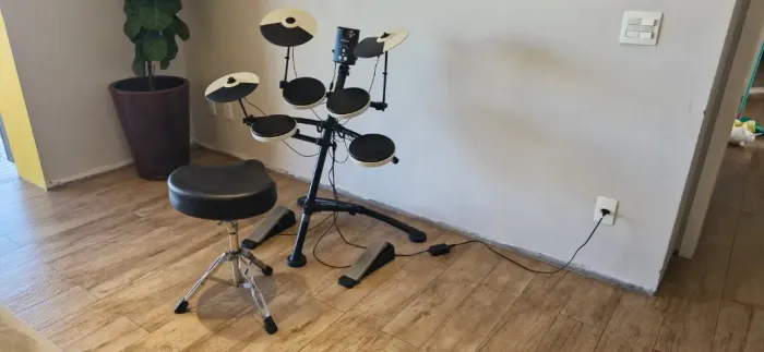 Bateria Eletrônica Roland TD-1K + Banco + Nota Fiscal (Único Dono)