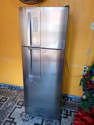 Geladeira Eletrolux turbo Frost Free