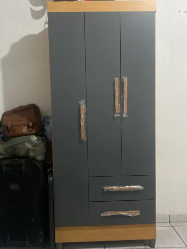 Guarda roupa pequeno