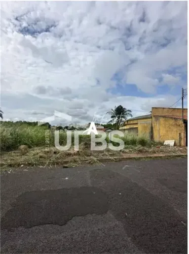 Terreno com 300m² à venda no Maravilha