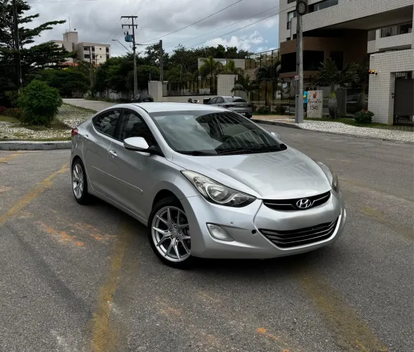 Hyundai Elantra GLS 2.0 16V Flex Aut. 2013