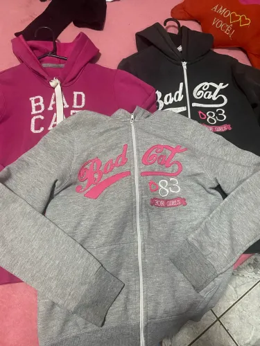 4 blusa por 100$ Bad cat , código girls