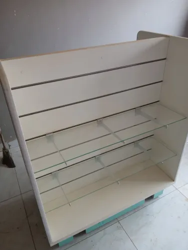 Vendo ou troco Balcão expositor com Rodinhas e vidro temperado