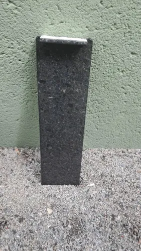 Bancada em granito preto com cuba inox + peça de granito