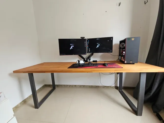 Mesa de escritório grande de madeira natural 