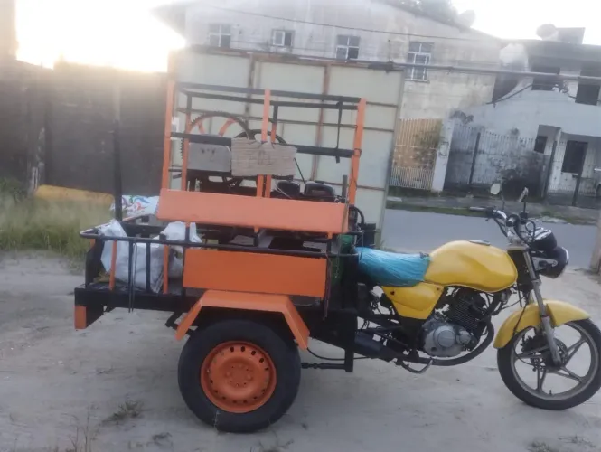 Vendo uma moto para moer cana mas informação * falar com o Edmilson