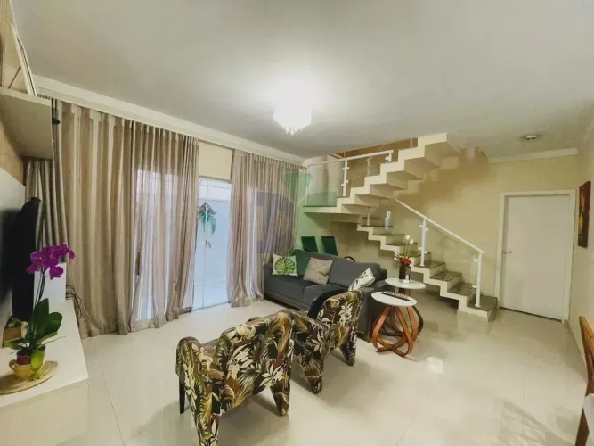 Sobrado para venda com 194 metros quadrados com 4 quartos em Jardim Crystal Park - Jacareí
