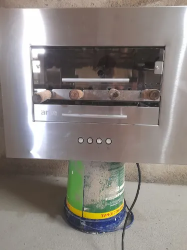 Eu estou vendo essa churrasqueira grill 220v