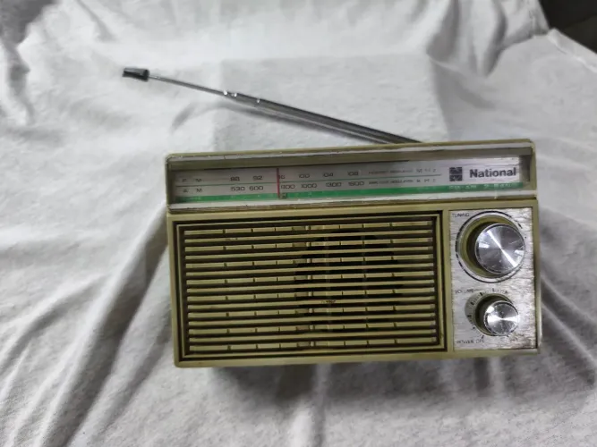Rádio nacional vintage a pilha