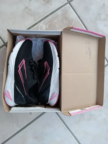 TENIS ZERADO NUMERO 37. COMPREI NA CASA PIO POR 159,99