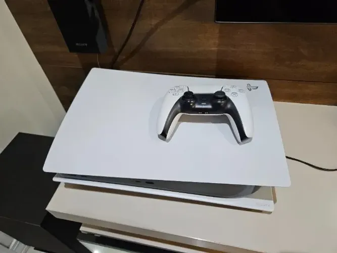 PS5 FAT C/LEITOR, 1 CONTROLE ORIGINAL E 2 JOGOS