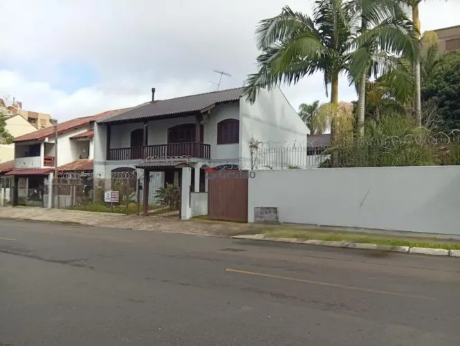 Casa com 4 quartos, Jardim e Banheira de Hidromassagem em Marechal Rondon, Canoas - Alugue