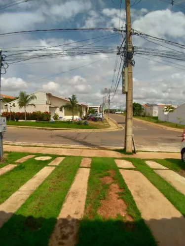 Vende-se Casa original com 2/4 sendo um suíte no Condomínio Rio Manso em Cuiabá MT 