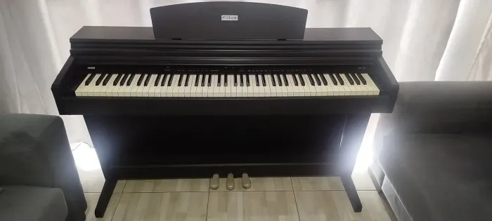 Piano Digital Fenix (Com Defeito) - Para Conserto ou Aproveitamento do Móvel