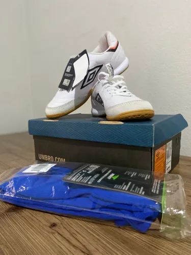 Chuteira Umbro