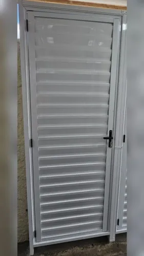 PORTA ALUMINIO BRANCO 210X80 - R$ 649,99- (FALAR COM LUCÍRIA)