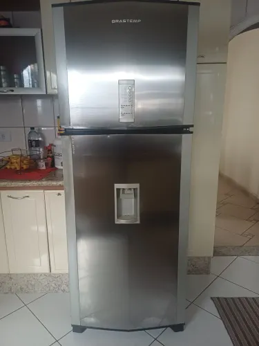 Geladeira brastemp xrx48d com dispenser de água na porta