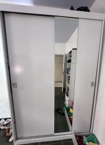 Guarda roupa 2 portas de correr e espelho