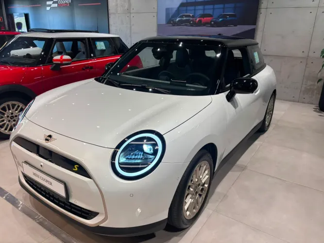 Mini Cooper SE 3P (elétrico) 2026
