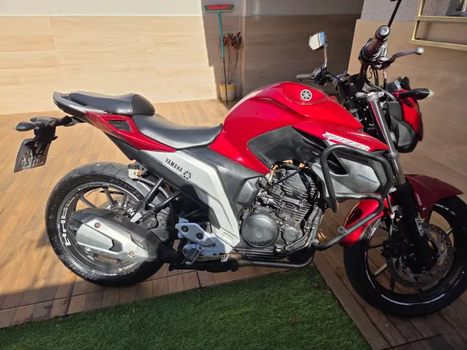 Fazer 250 vermelha ano 2020