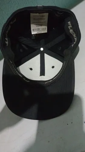 Boné Quiksilver original tamanho juvenil ! 