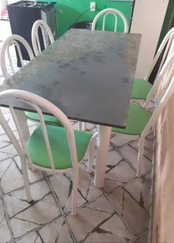 Mesa com 6 cadeiras