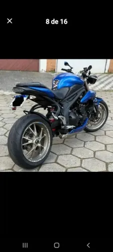 Moto muito nova e um foguete..