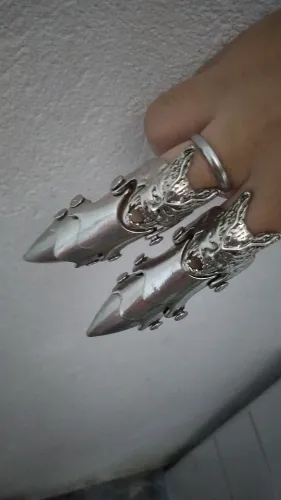 Dois dedos de garras