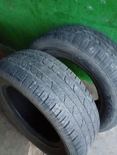 Vendo dois pneus de camionete aros 18