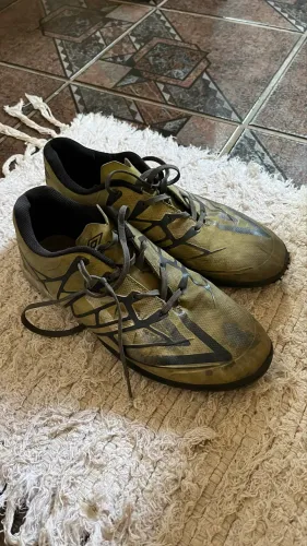 Chuteira Umbro Society 39/40